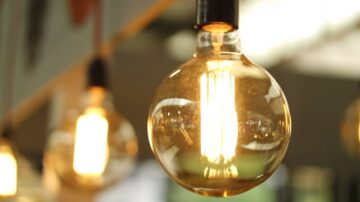 Inżynier energetyk – kim jest? Jak zdobyć zawód i ile można zarobić?