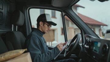 Logistyk – kim jest? Jak nim zostać, ile zarabia i gdzie szukać pracy