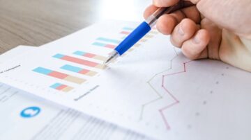Pracownik działu badań – kim jest? Jak rozpocząć karierę i ile można zarobić w tej branży?