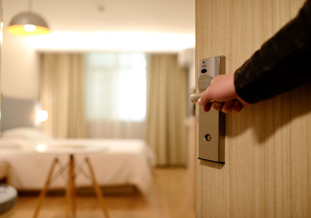 Recepcjonista hotelowy – kim jest? Jak zdobyć zawód i ile można zarobić?