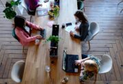 Pracuj w weekend, odpoczywaj w tygodniu – nowy model rynku pracy?
