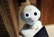 Doktor Bot przyjmuje pacjentów – AI wkracza do gabinetu lekarskiego
