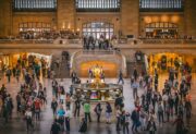 Warszawa Centralna zamknięta. Pociągi pojadą inną trasą, a podróżni muszą uzbroić się w cierpliwość