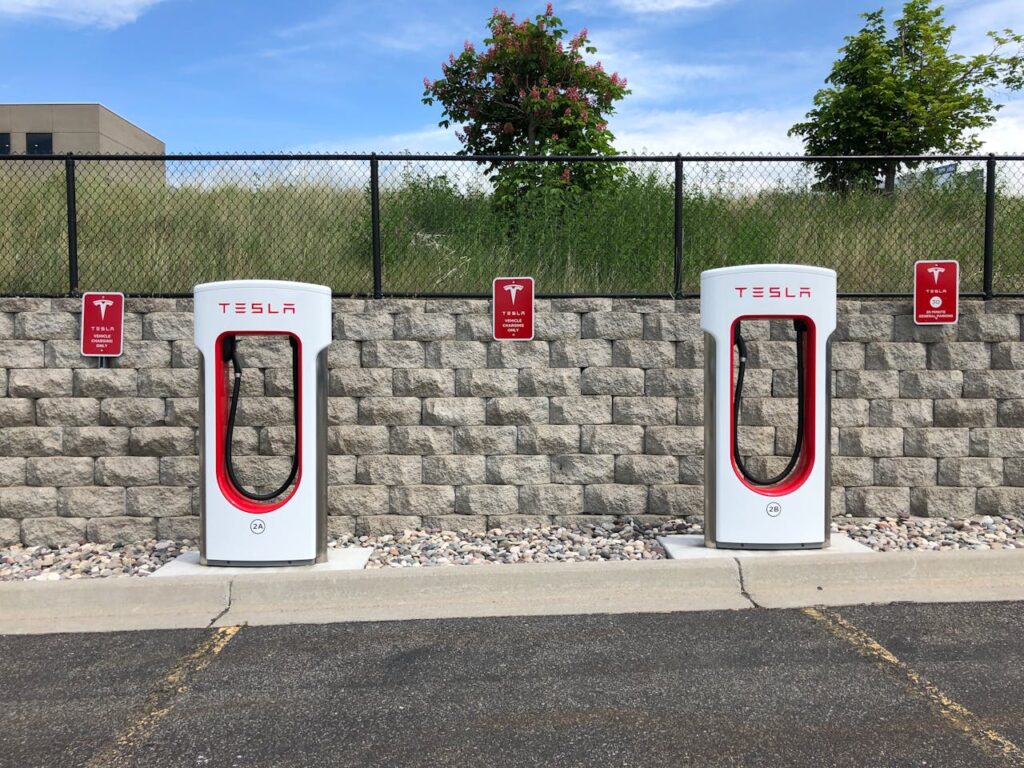 Chińskie BYD wyprzedza Teslę. Musk zlekceważył, teraz musi uznać porażkę