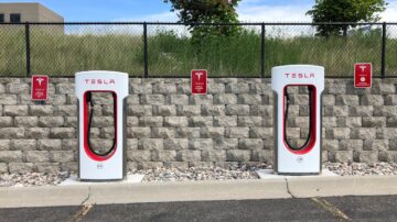 Chińskie BYD wyprzedza Teslę. Musk zlekceważył, teraz musi uznać porażkę