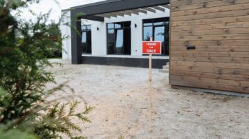 Gotowe mieszkania rosną w ofertach. Czy deweloperzy ruszą z przecenami?