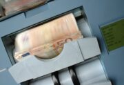 Czy to koniec obniżek stóp procentowych? RPP patrzy na inflację z rosnącą ostrożnością