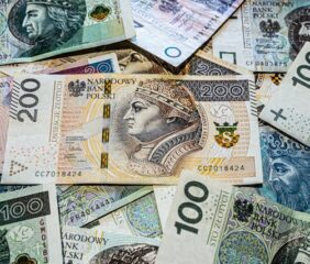Kwiecień ostudził handel, choć portfele nie zamilkły całkowicie