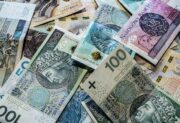 Pensje w Polsce biją rekord, ale tempo podwyżek wyraźnie słabnie