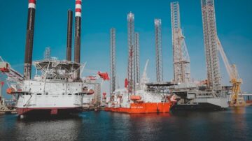 OPEC+ podnosi limity wydobycia, lecz rynek ropy patrzy przede wszystkim na Ormuz