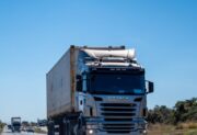 Transport traci oddech, a małe firmy liczą każdy kurs
