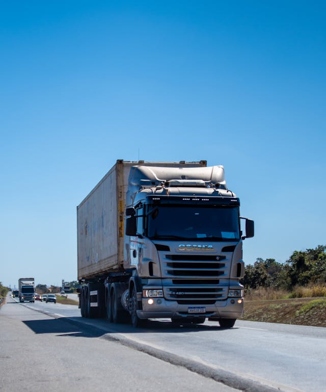 Transport traci oddech, a małe firmy liczą każdy kurs