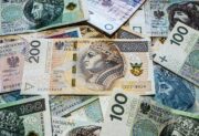 Polska gospodarka przyspiesza, choć przemysł nadal idzie pod wiatr