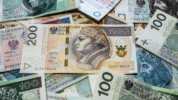 Polska gospodarka przyspiesza, choć przemysł nadal idzie pod wiatr