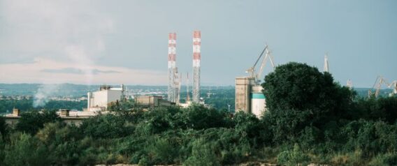 Polski przemysł wyraźnie przyspiesza. Fabryki znów nabierają tempa