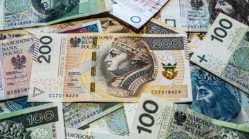 ZUS przyspiesza sierpniowe wypłaty. Część seniorów dostanie pieniądze wcześniej