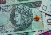 Pensje znów zaskoczyły ekonomistów. Średnia przekroczyła 9,4 tys. zł
