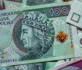 Pensje znów zaskoczyły ekonomistów. Średnia przekroczyła 9,4 tys. zł